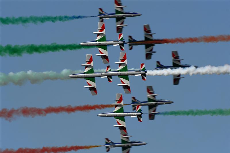 Frecce Tricolori crossing.jpg